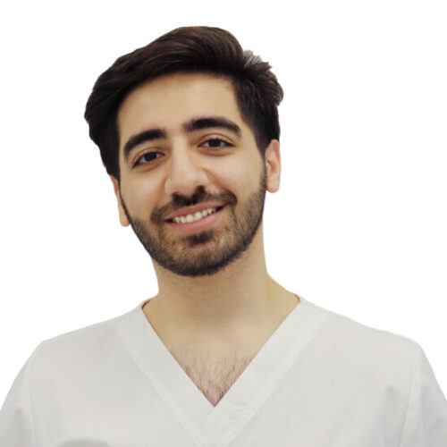 Врач Кавас Аднан