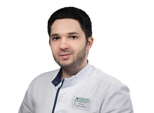 Врач Исмайбагандов Максим Избуллатович 