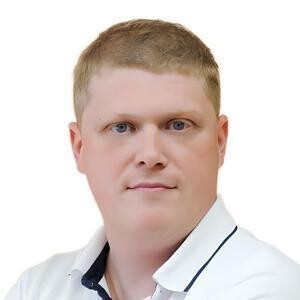 Врач Зуев Михаил Дмитриевич