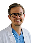Врач Пономарев Артемий Эрнестович 